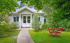 Amelina Cottages